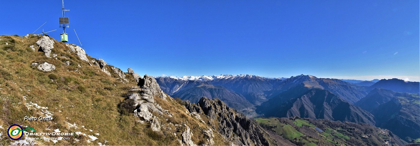 47 Cima Venturosa a sx (1999 m) con vista sulle prealpi orobiche di Val Brembana.jpg